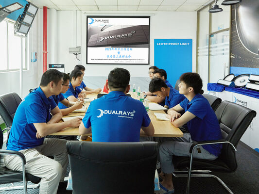 D4 LED Moisture-proof Lamp 160LPW with Ready 4 Emergency 4W@3HRS Plug and Play Easy for Maintenance​ Suitable for Parking Garage and Lighting